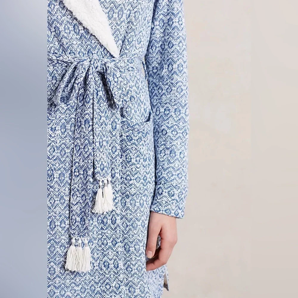 Himalayan Hooded Robe - Picture 3 of 4